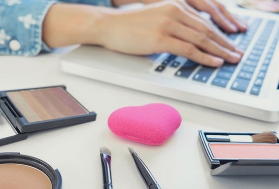 8 productos de belleza que no deben faltar en tu oficina