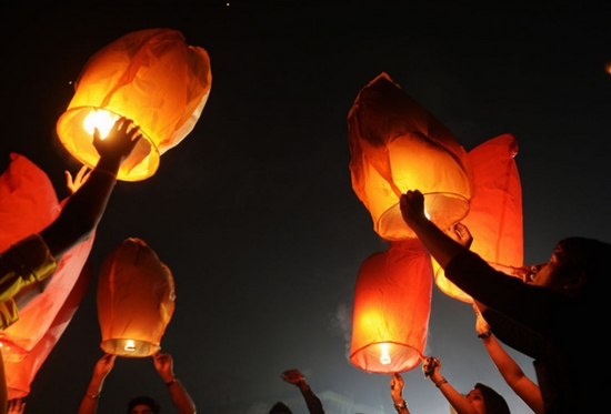 los globos de cantoya le darn 
 ese toque especial a la noche