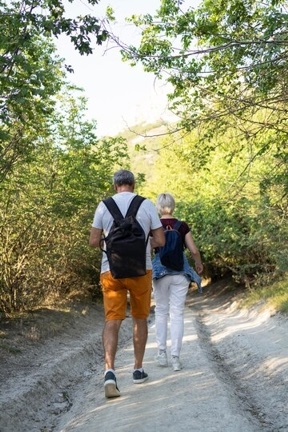 rucking, caminar con una mochila cargada de peso